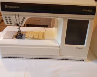 HUSQVAMA, Viking sewing machine w  extras