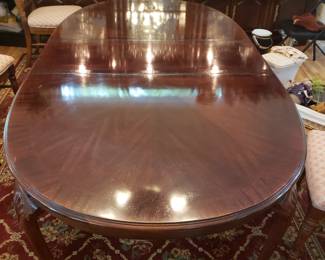 Dining table w 3 leaves and table pad