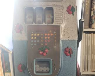 Antique, working, slot machine