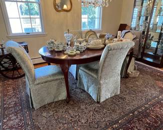DINING TABLE & CHAIRS