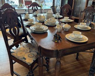 B. Walter & Co. Wabash Indiana
Extendable Table with 6 Chairs
