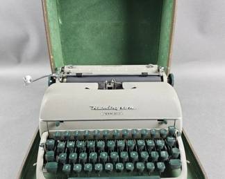Lot 30 | Vintage Remington Quiet-Riter Typewriter