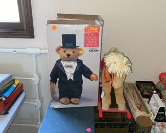 Steiff wedding bears, army trunk 