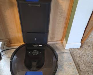 iRobot Roomba w/ Self-Cleaning Docking Station