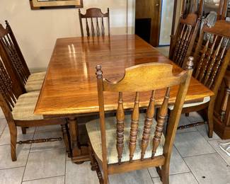 Broyhill dining room table