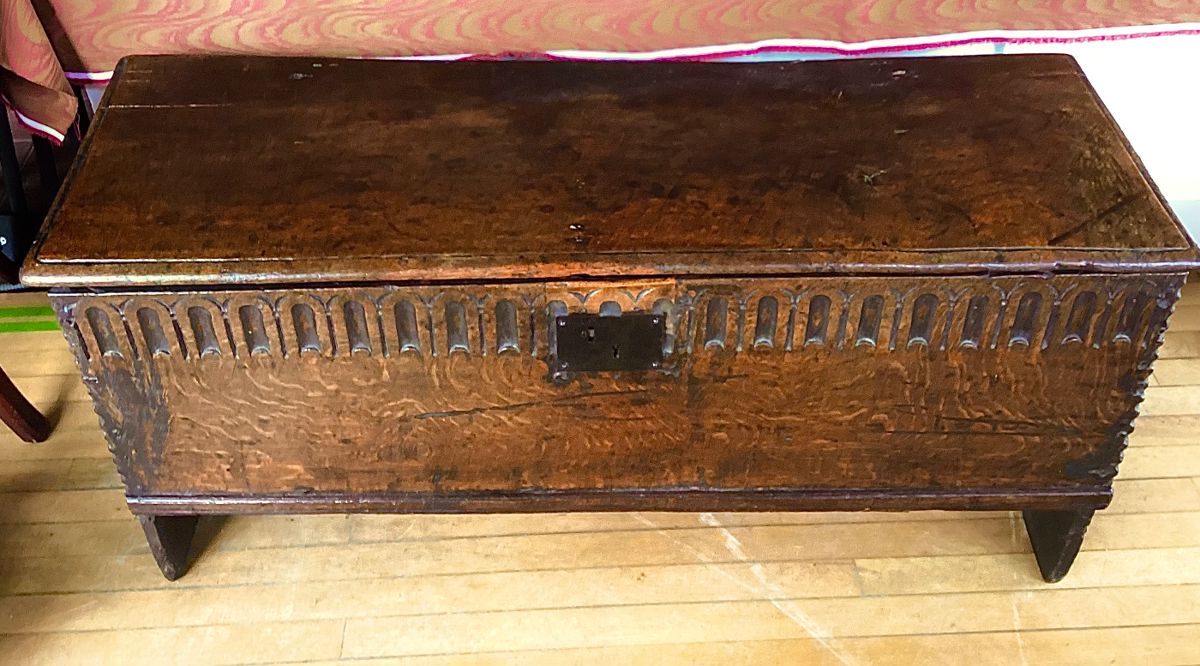 Charles II ( 17th C.) carved 6 board oak coffer / sword chest