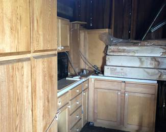 kitchen cabinets, microwave