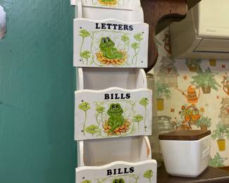 1978 Neil the Frog Mail Holder/Organizer

