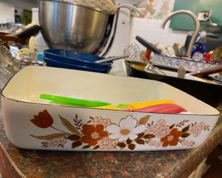 Kingsbury Cookware Collection Dogwood Floral Enamel Dish