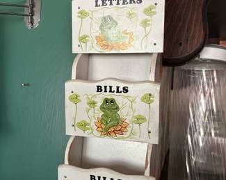1978 Neil the Frog Mail Holder/Organizer