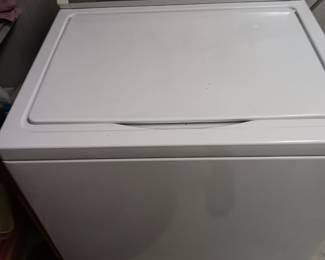 FRIDIDAIRE WASHER LOOKS LIKE NEW