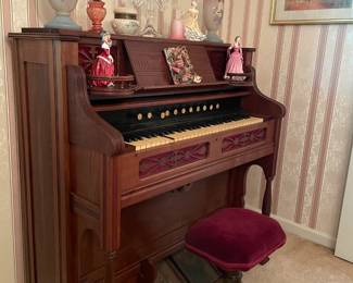 Walnut Pump Parlor Organ