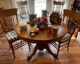 Round Oak Claw Foot Kitchen Table, Stoneware, Advertising Tins, Graniteware