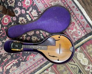 Vintage Strad-lim mandolin 