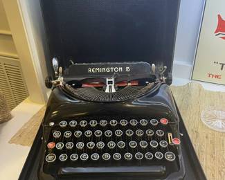 Circa 1920's Remington Rand typewriter in travel case