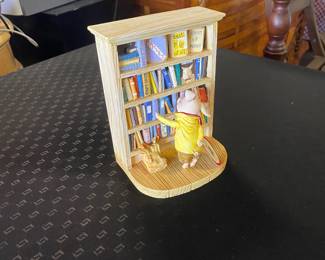 c.2001 Dept 56, Toot and Puddle, 6" Holly Hobbie Library and Books 