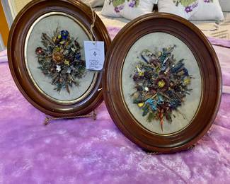 Nicely framed dried flowers in a bouquet motif 