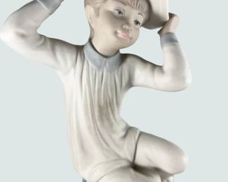 LLADRO FIGURINE GIRL WITH HAT