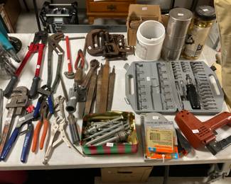 MIX OF HAND TOOLS