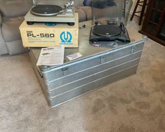  LARGE AIR LINE COGO BOX.     