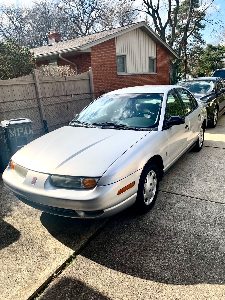 Beautiful Saturn 2002 81,000 miles
