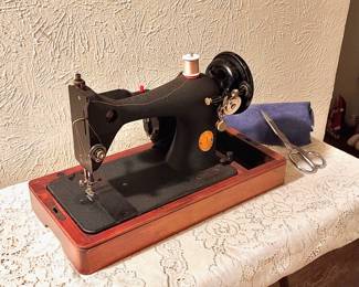 Early 1900's Singer Sewing Machine