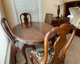 dining table w/4 chairs & leaf, vintgage