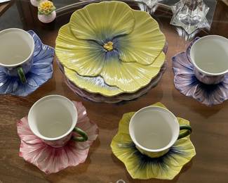 SET OF ITALIAN VIETRI FLORAL DESSERT PLATES AND CUPS & SAUCERS
