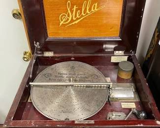 Stella Music Box with discs, playing condition