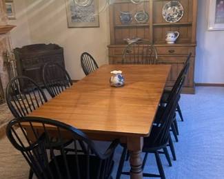 Beautiful Ethan Allen Farmhouse Style Table with 8 Gilbert Windsor Chairs.