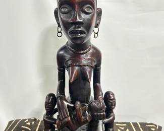 Kuba -tribal statue-the motherhood. 