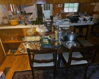 Tons of Kitchen Items