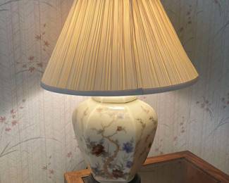 Vtg Oriental Glass Lamp (A)
