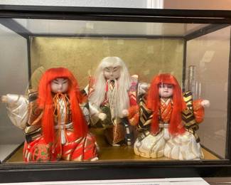 Kimekomi Japanese Dolls And Display Case