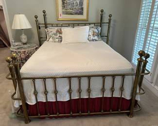 Queen Size Brass Bed with Sleep Number Mattress and Box Spring