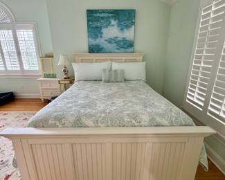 White Queen bedroom set (Bassett)