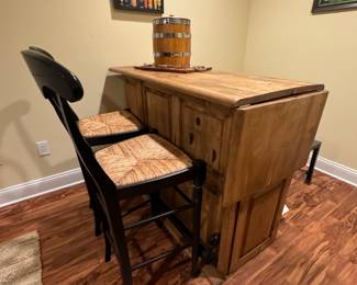 Pine extendable bar with footrail