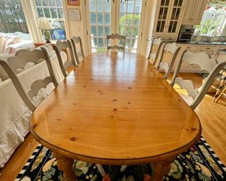 Drexel Heritage Pine Kitchen Table with Eight Chairs Measures 76-96 Long