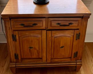 Side table/cabinet