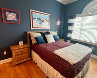 Queen wood bedroom set
