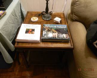 end table/books