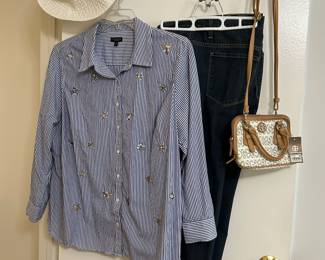 Ladies clothing , shoes and accessories. Jones New York, Talbots, Giani Bernini, Alfani, Dana Buchman and more.