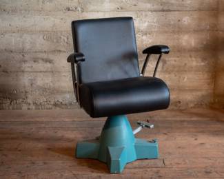 RAYETTE BARBER'S CHAIR