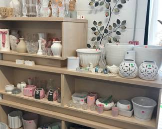 A whole wall of flower vases and planter pots! Just in time for Mother’s Day ;)