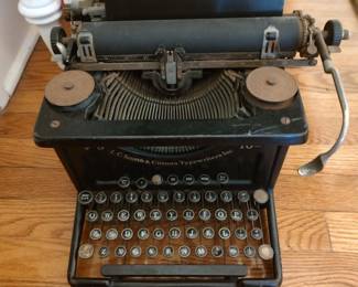 Antique typewriter 