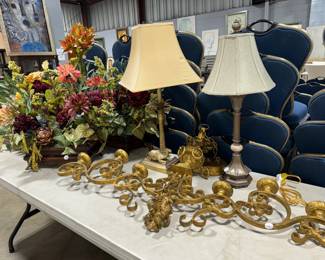 Floral Arrangements. Lamps and Chandelier Orlando