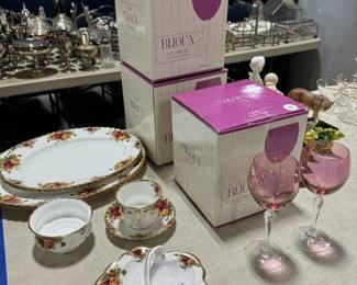 Bijoux Pink Glasses and China Orlando Estate Auction