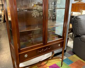Vintage Display Cabinet Orlando Estate Auction