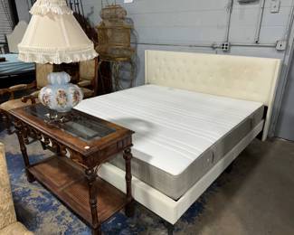 King Bed, Sofa Table and Vintage Lamp Orlando
