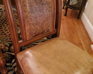 Super nice condition of all chairs and table top